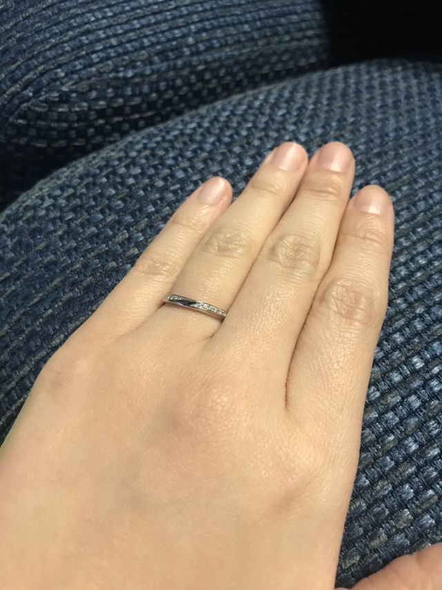 指の形にフィット、キラキラしていて指が長く見えます！