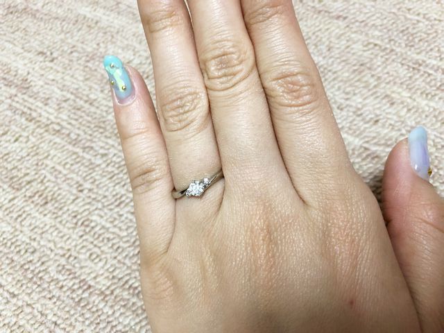 指にはめています