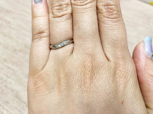 指にはめています