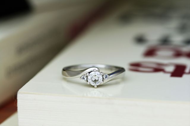 完成した婚約指輪。
