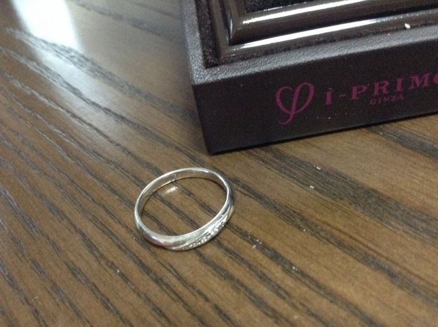 テーブルに置いて撮影しました。