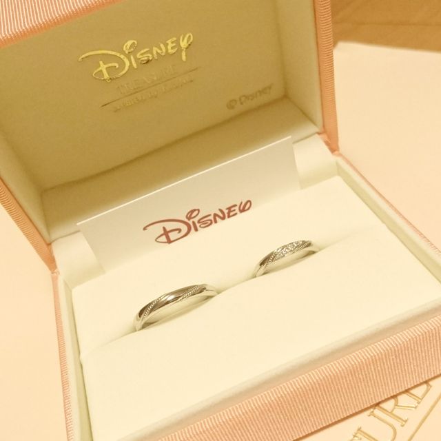 指輪を正面から見た写真です。