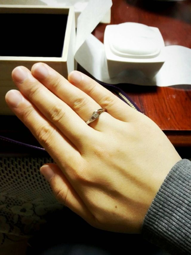 婚約指輪としてもらいました