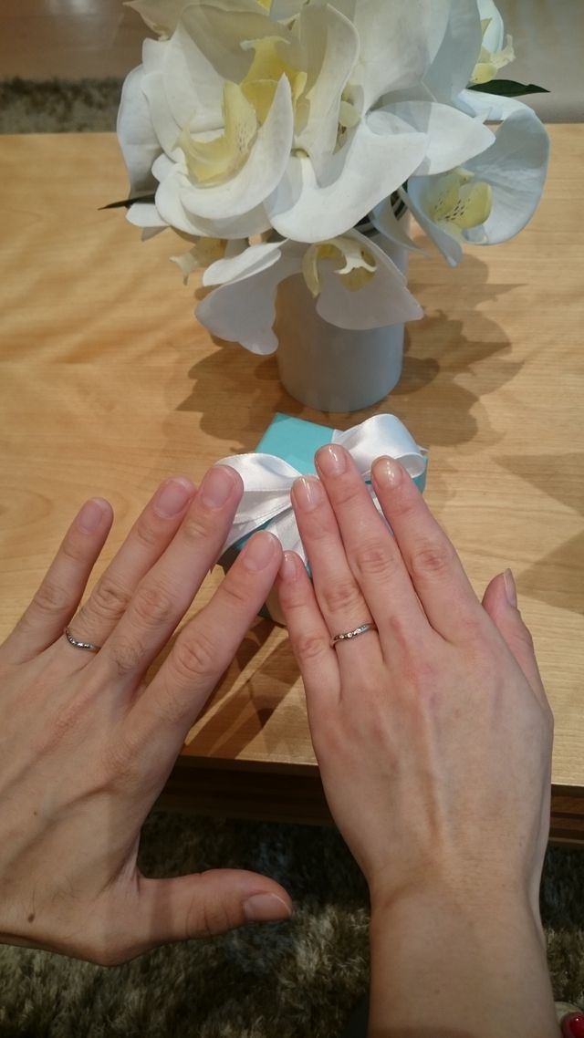 人気の定番デザイン。石は３つです。