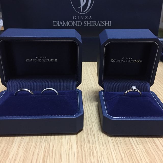 左:結婚指輪 右:婚約指輪