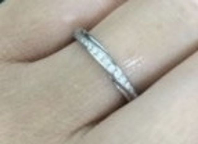 カーブに合わせたダイヤモンド、窪みがとても綺麗です。