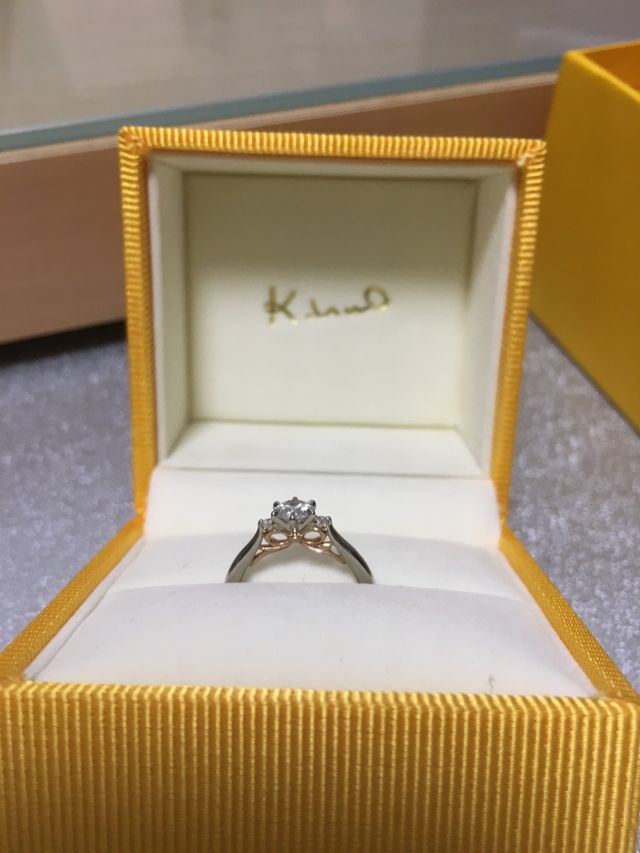 横から見るとリボン。