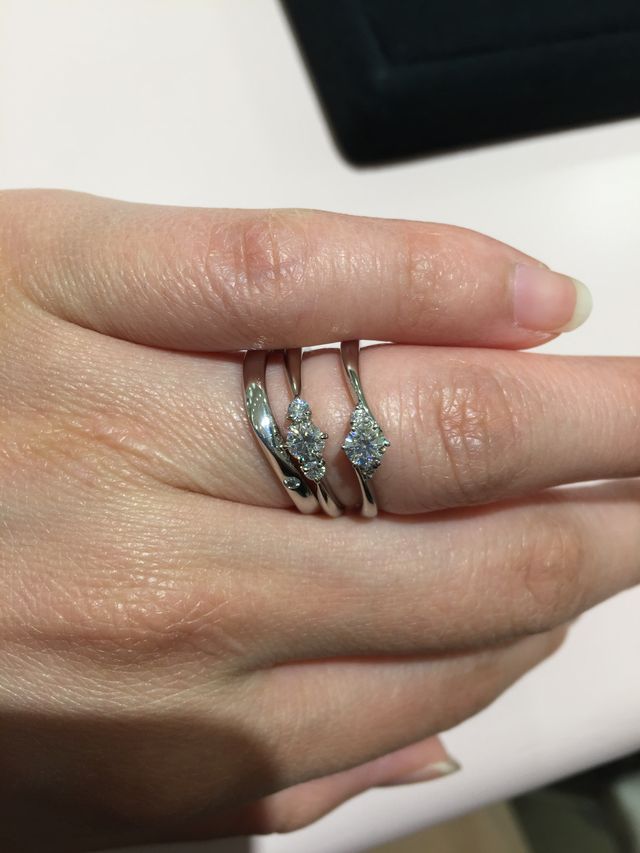 1番指先のデザインの婚約指輪を購入しました！