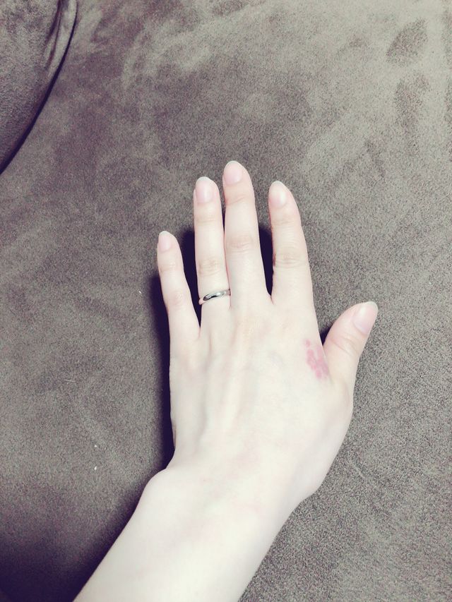 シンプルなデザインの結婚指輪です