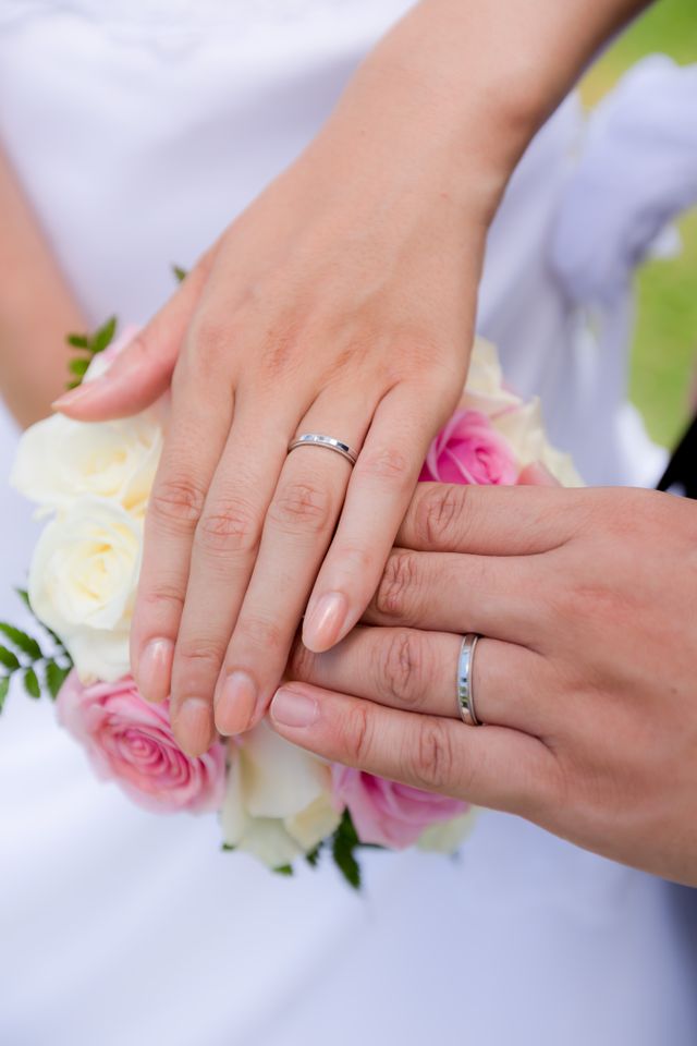 結婚式で実際はめて撮った写真