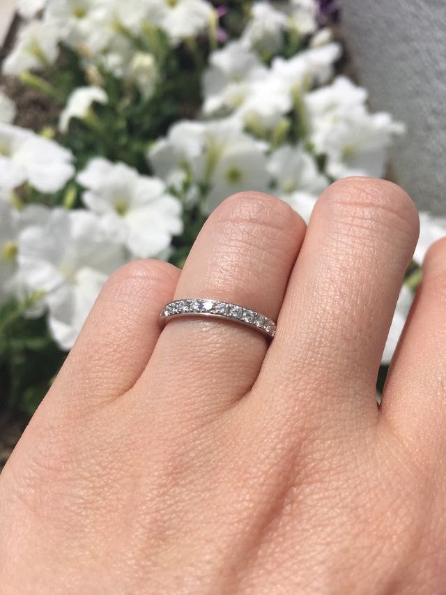プラチナのハーフエタニティリングです
