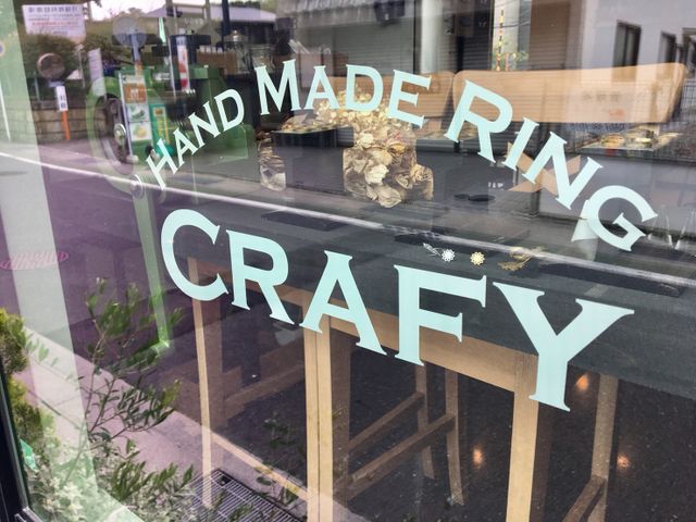 お店のロゴも良い雰囲気です。