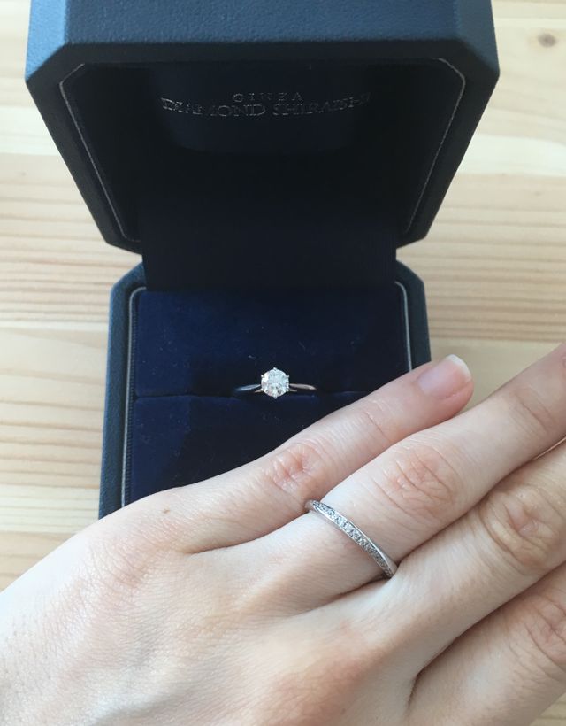 セットリングではないですが、婚約指輪と結婚指輪です。