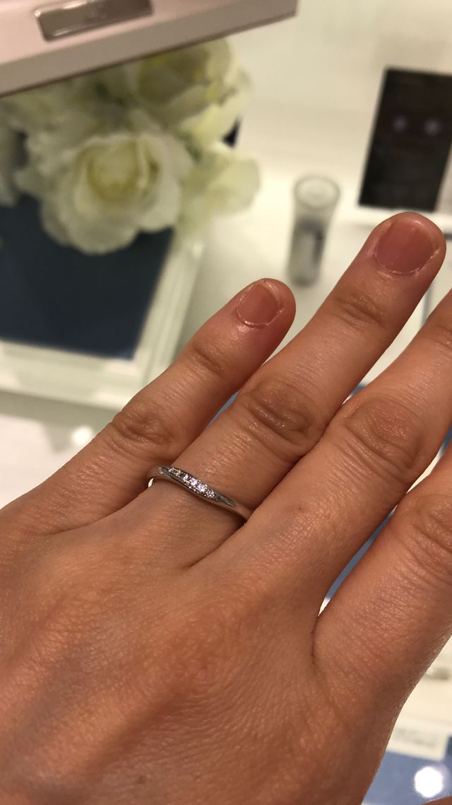 V字のデザインです