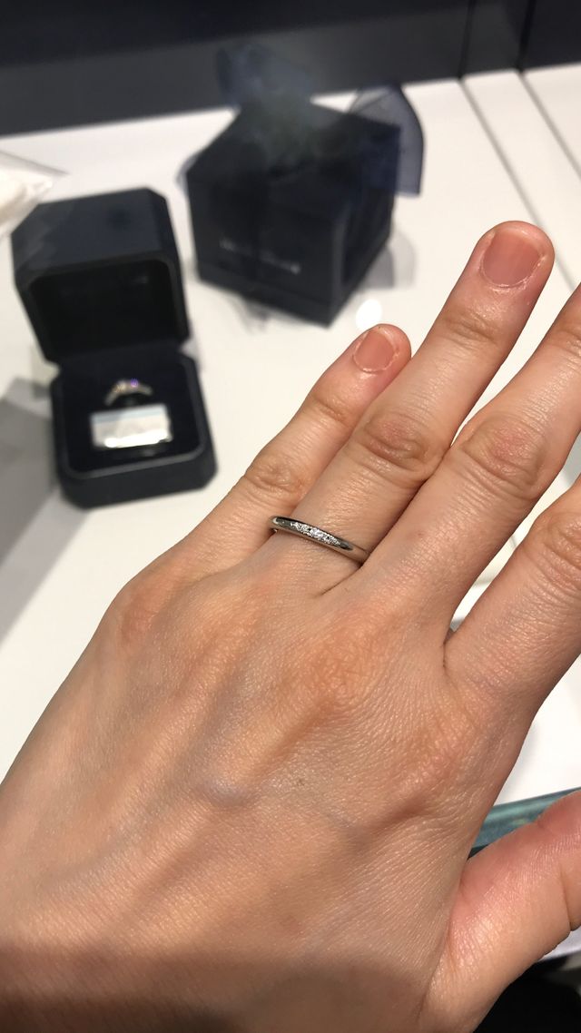 5石タイプの指輪です