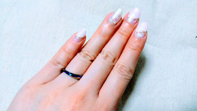 お気に入りの色付きの指輪です