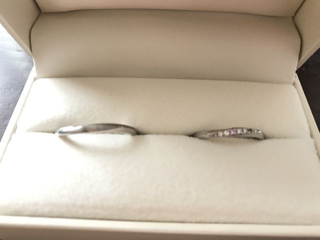 今回結婚指輪として購入した指輪です。