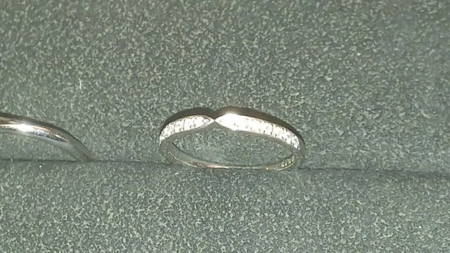 ダイヤモンドの輝きがきれいです。