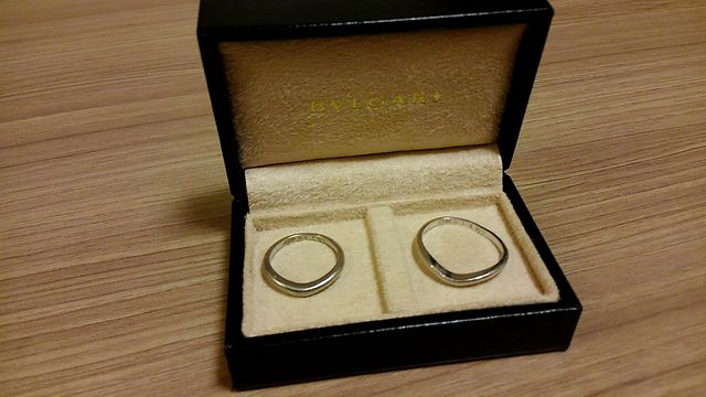 ペアで購入。シンプルで毎日付けて馴染むものにしました。