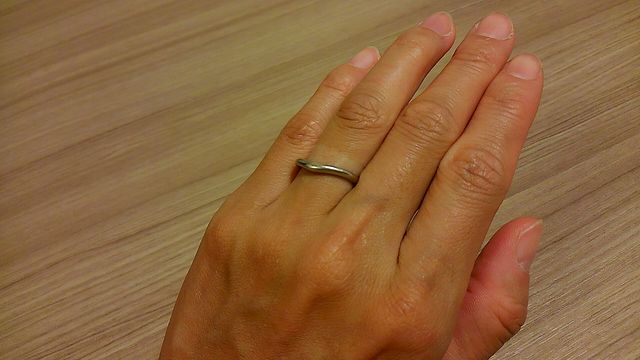 関節が太くても回らない緩やかなカーブのデザインがお気に入り。