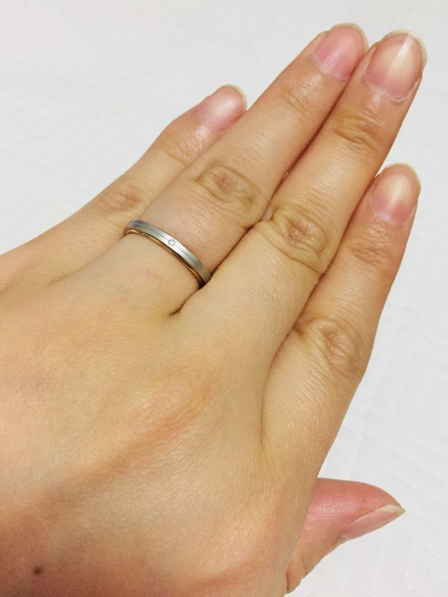 自然光だとピンクゴールドがとても綺麗です