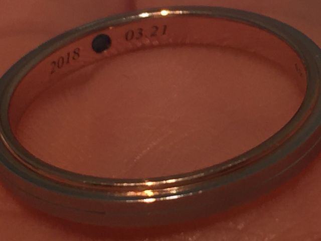 裏側にはブルーダイヤを入れました