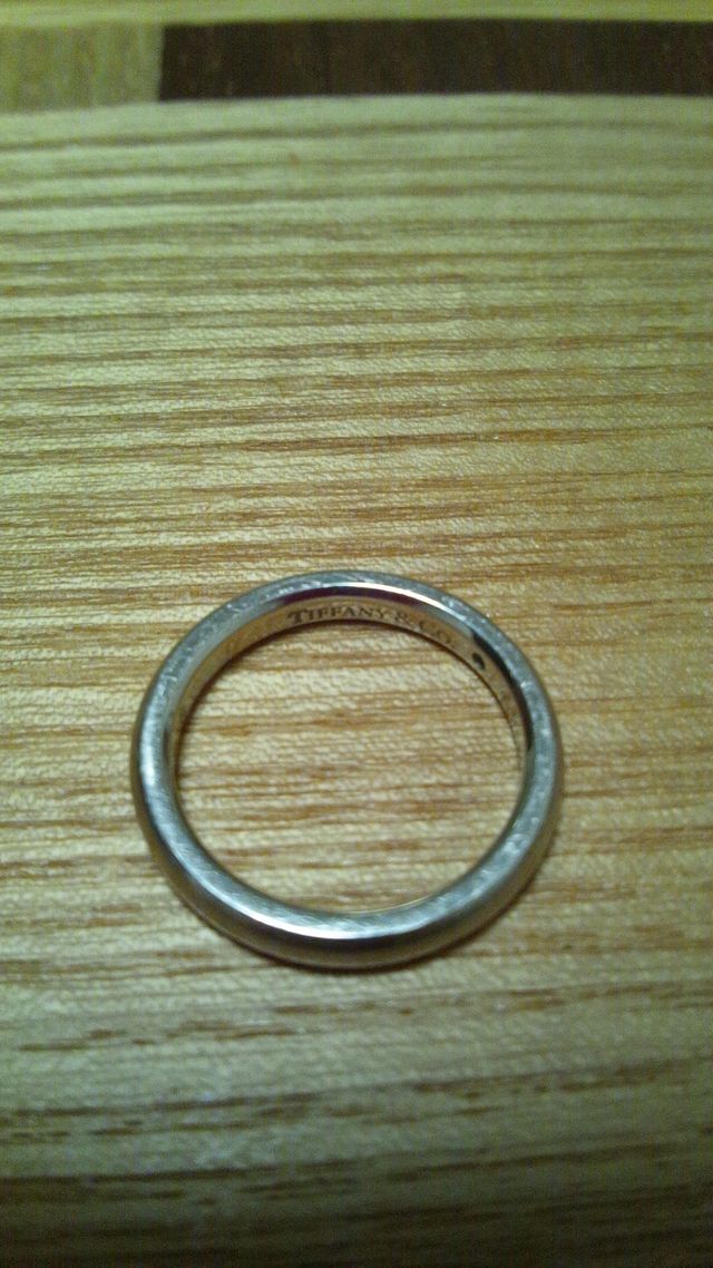 TIFFANY&Co.のロゴが見えるように撮影しています。