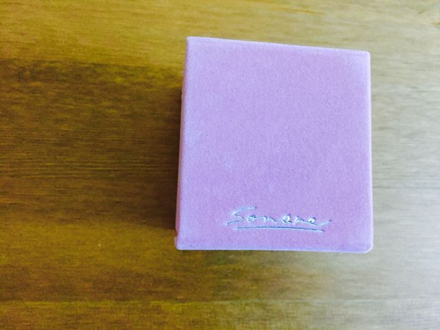 可愛いピンクの箱に入って初対面。私達の前に届きました。