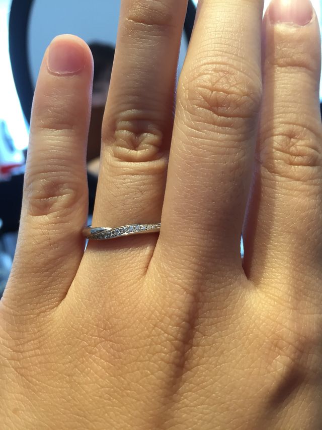 今年新作のものです。緩やかなカーブで上品な印象です。