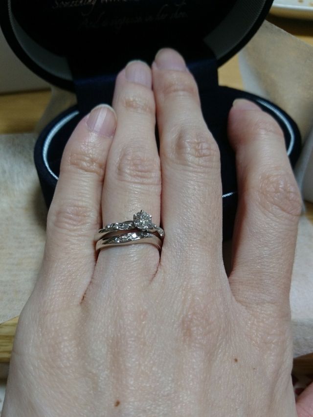 下段が購入した結婚指輪です。