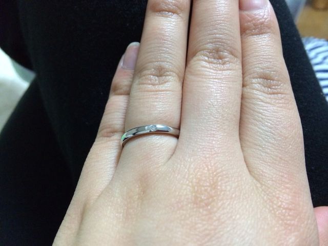 デザインはとてもシンプルでワンポイントにダイヤが入っています