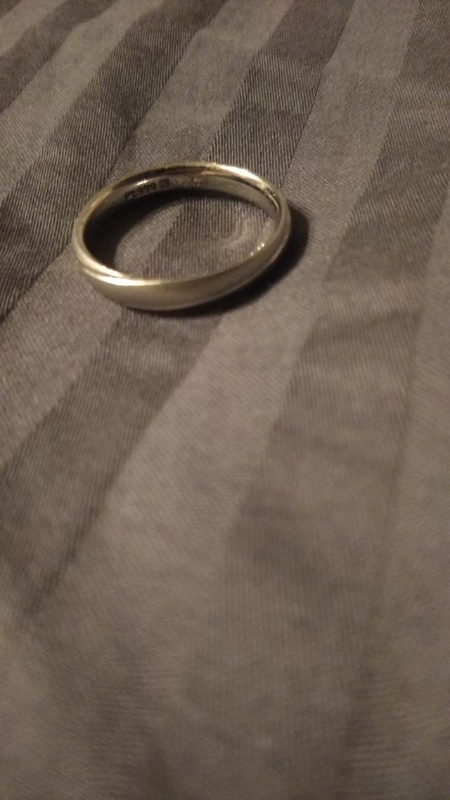 斜めのライン、内側に誕生石