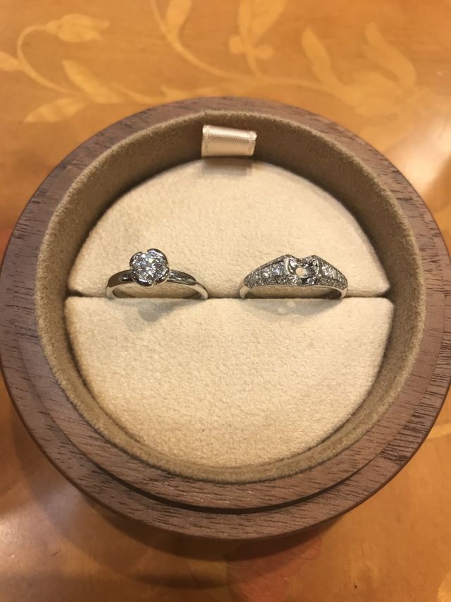 婚約指輪をリフォームして作って頂きました。