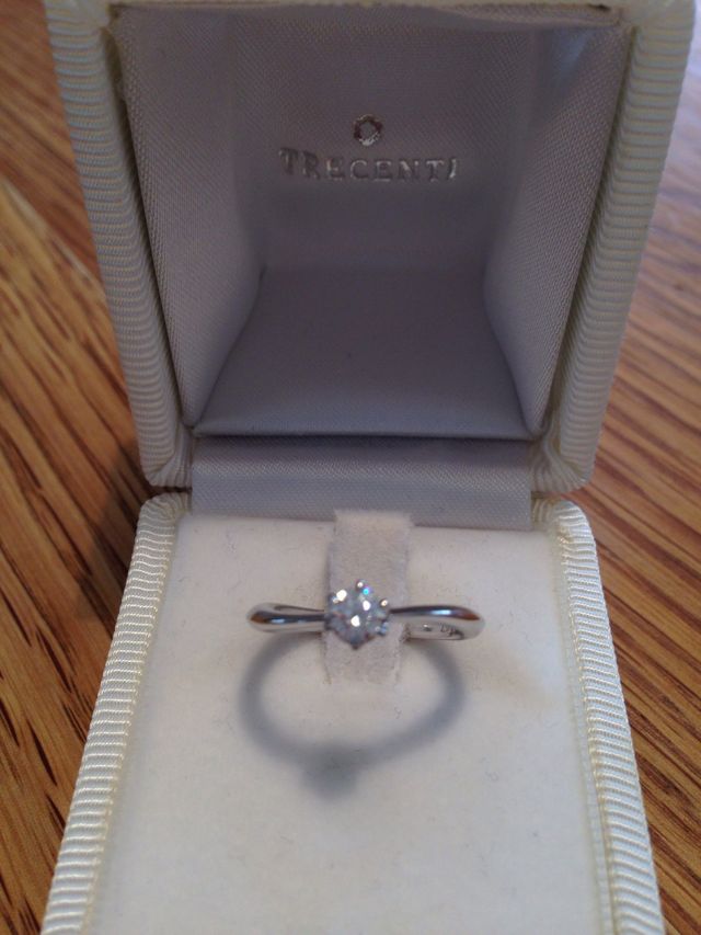 ウェーブデザインで指を綺麗に魅せてくれます