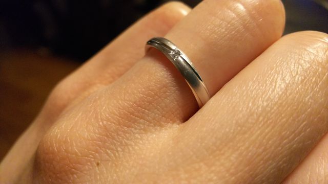 ダイヤを１つ付けて、頑丈なタイプを選びました