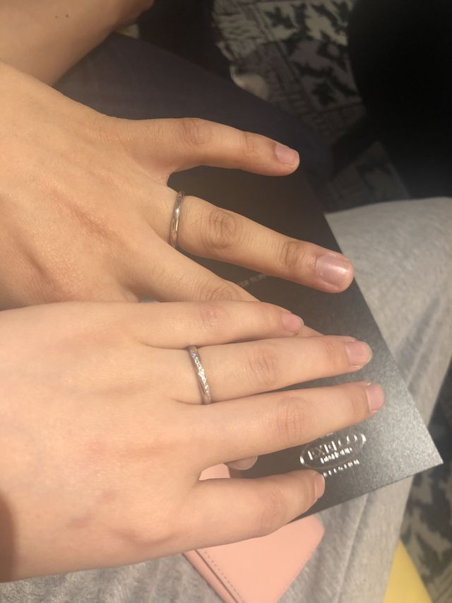 ストレートなリングだが、中央に段あり