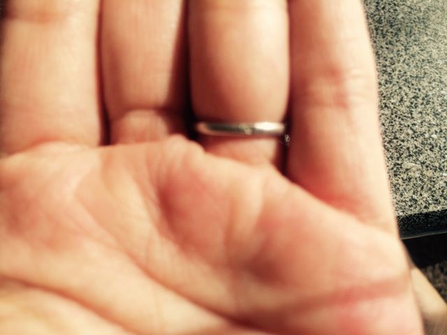 真ん中にミッキーマウスの形が彫り込まれています。