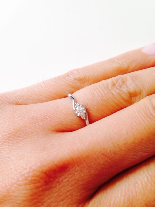 購入したADAの婚約指輪。