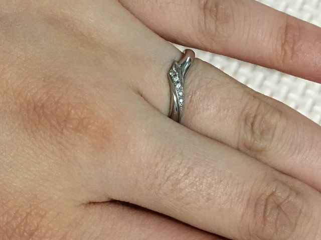 Vカーブデザインのリングです