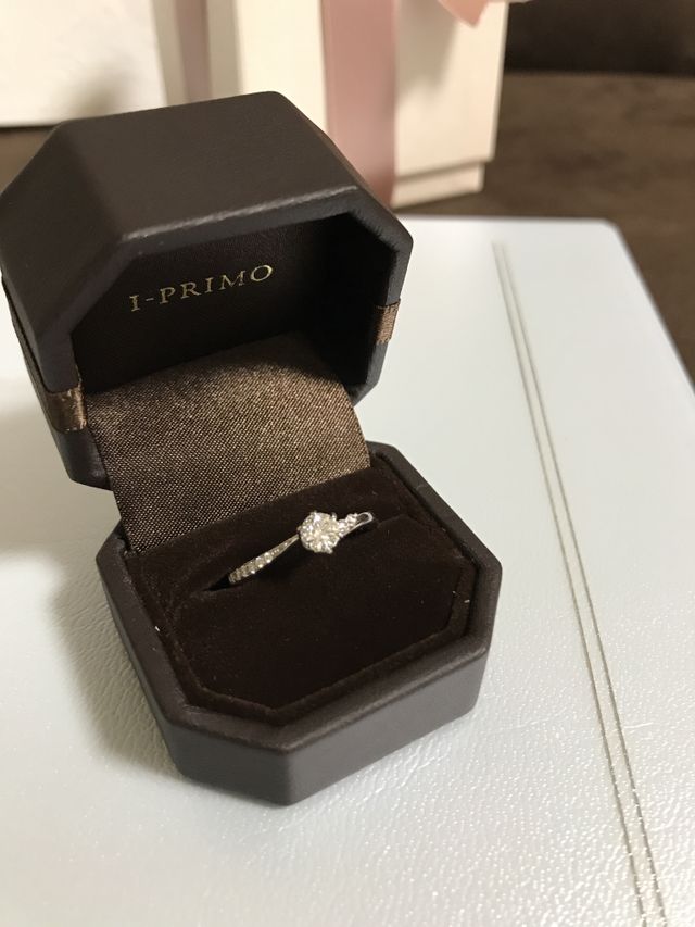 サプライズ用に小さいケースを付けていただきました。