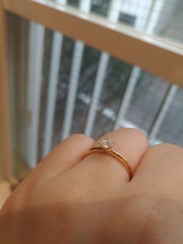 Goldのみ。似た形でGoldの台にptの指輪もありました