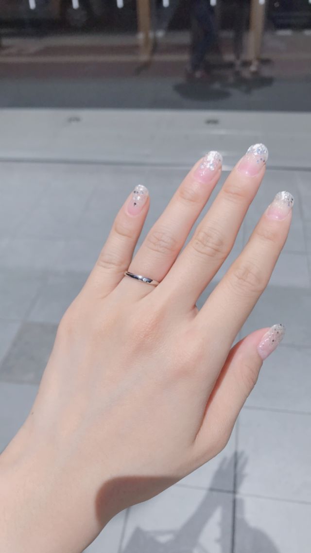 シンプルなダイヤが一個入った結婚指輪