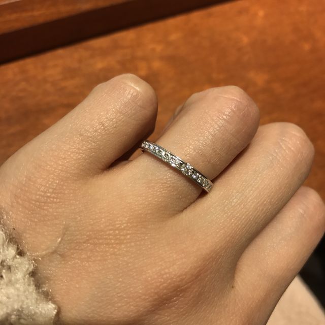 真ん中のダイヤが印象的です