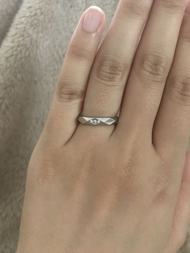 カット面がキラキラと光に当たると綺麗です。