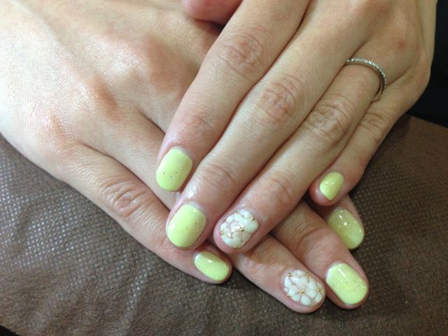 シンプルですが、ダイヤがキラっとしてかわいいです。