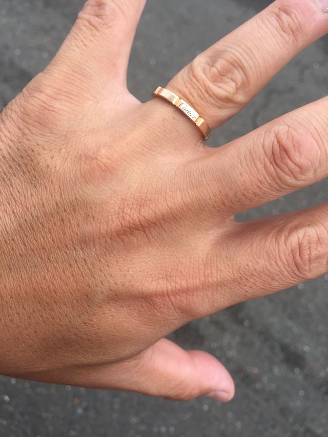 光が映り込むと眩いくらいです。