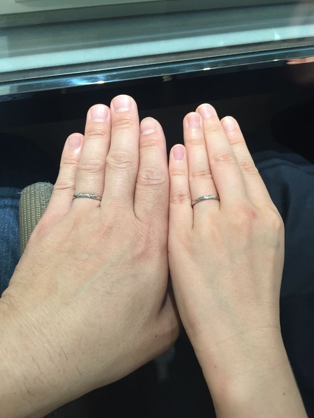 リング二つ合わせると模様が重なる