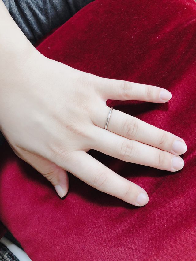 細身でシンプルなデザインです