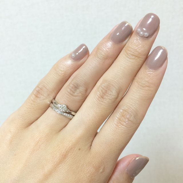 結婚指輪との重ね付けで、さらに品のある存在感です♡