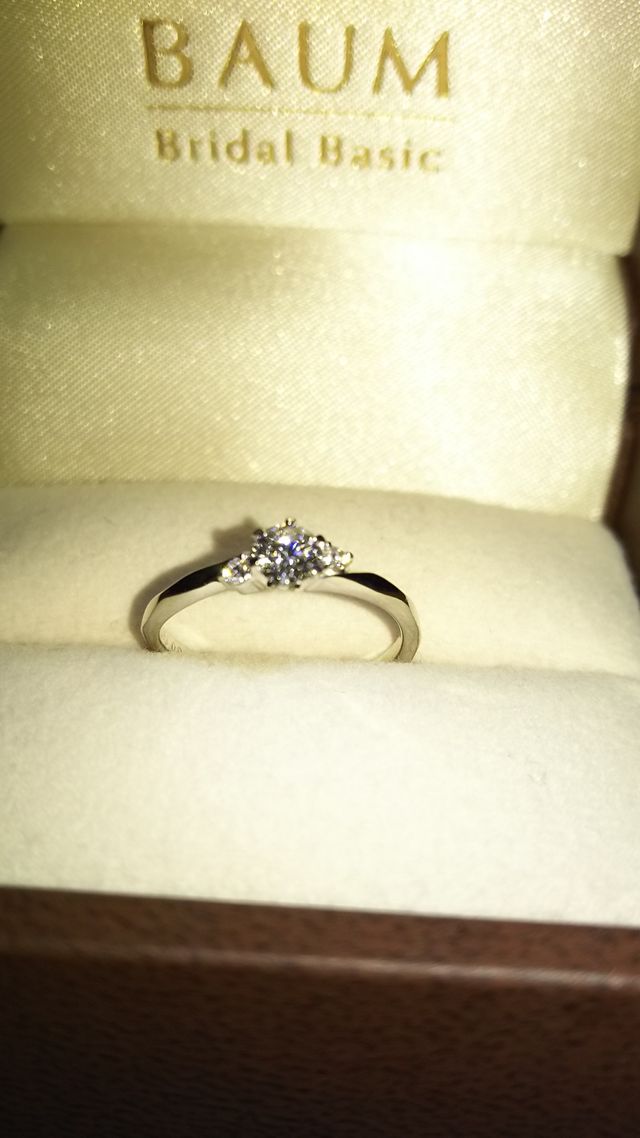 リング部分にグルッと１周、槌目が入っています。